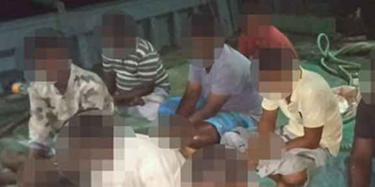 இலங்கை கடற்பரப்பில் அத்துமீறி மீன் பிடியில் ஈடுபட்ட இந்திய மீனவர்கள் கைது!