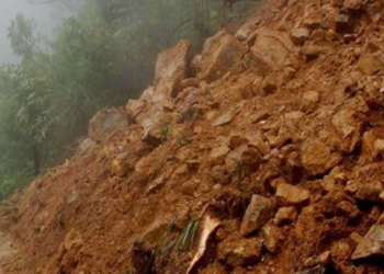 வெள்ளத்தில் மூழ்கிய ஹட்டன் நகரின் வீதிகள்!