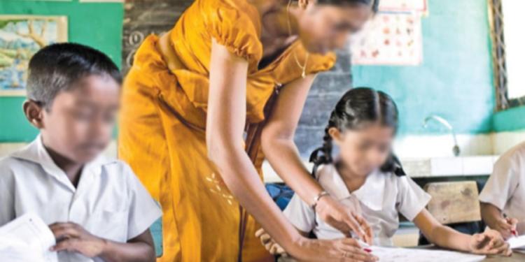 ஆசிரியர்கள் மற்றும் பாடசாலை மாணவர்களின் ஆடை குறித்து வெளியாகியுள்ள செய்தி!