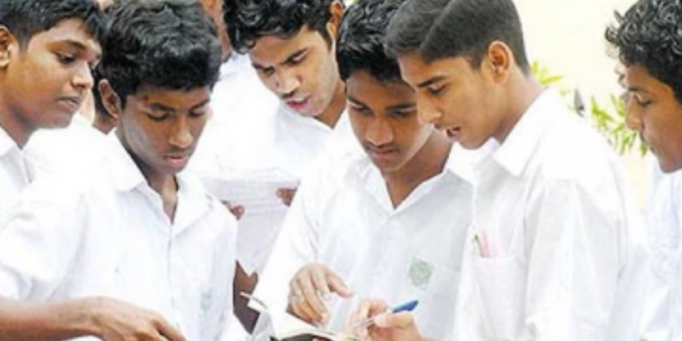 பாடசாலை ஒன்றில் மாணவர்களுக்கு இடையில் இடம்பெற்ற மோதலில் ஒருவர் உயிரிழப்பு!