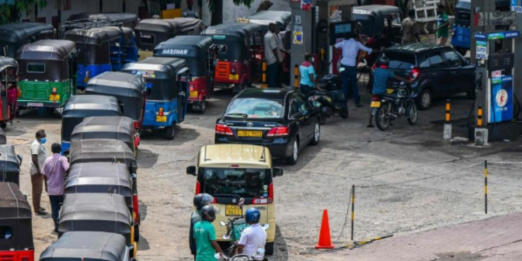 நுகர்வோருக்கு எரிபொருளை வழங்காத எரிபொருள் நிரப்பு நிலையங்கள் மீது சட்ட நடவடிக்கை எடுக்கப்படும்!