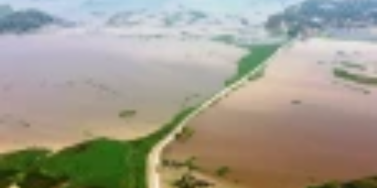 சீரற்ற காலநிலையால் நாட்டின் பல்வேறு பகுதிகள் பதிப்பிற்கு உள்ளாகியுள்ளன!