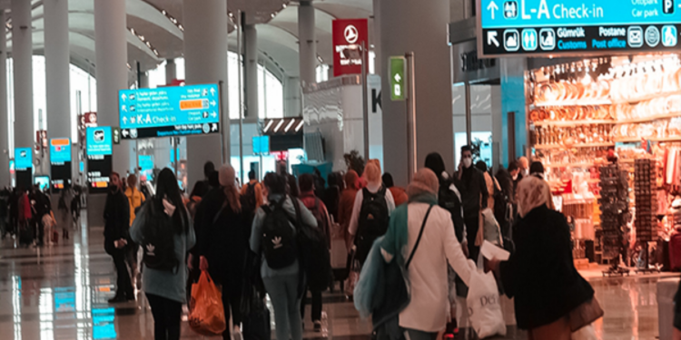 போலியான கடவுச்சீட்டுக்களை பயன்படுத்தி மத்திய கிழக்கு நாட்டிற்கு செல்ல இருந்த இலங்கையர்கள் கைது!