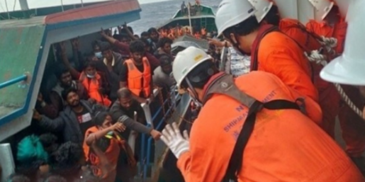 மீண்டும் இலங்கை திரும்ப மறுக்கும்  303 இலங்கையர்கள்!