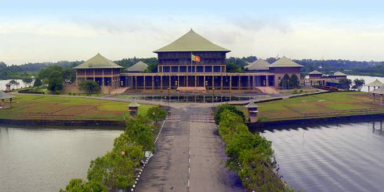 இலங்கை நாடாளுமன்றின் முன் பாதுகாப்பு பலப்படுத்தப்பட்டுள்ளது!