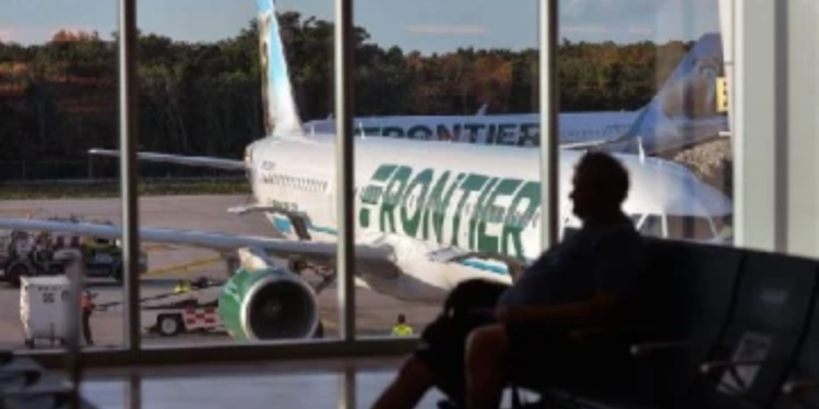 நடுவானில் பறந்து கொண்டிருந்த விமானத்தில் நபரொருவருக்கு கொலை மிரட்டல் விடுப்பு!