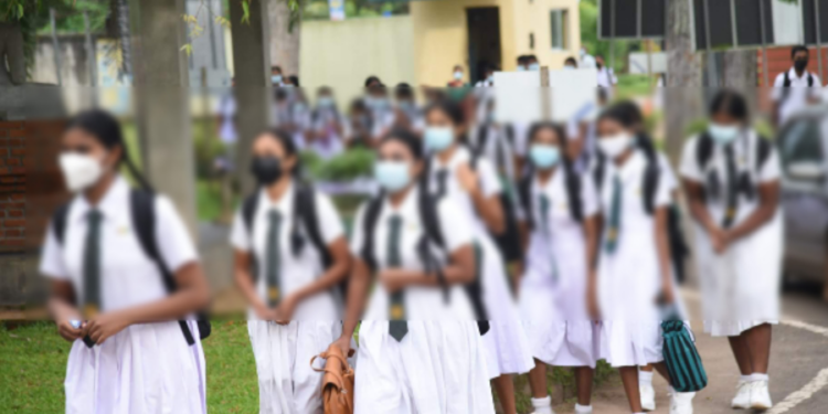 திடீர் சுகயீனம் காரணமாக வைத்தியசாலையில் அனுமதிக்கப்பட்ட 40 பாடசாலை மாணவிகள்