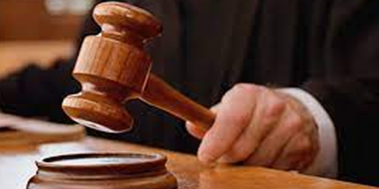 பாடசாலை மாணவர்களை சித்திரவதை செய்த குற்றச்சாட்டில் கைது செய்யப்பட்டவர்கள் பிணையில் விடுதலை!