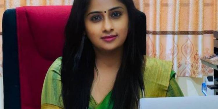 கிளிநொச்சி சுகாதார வைத்திய அதிகாரிக்கு எதிராக போராட்டத்தில் ஈடுபட்ட மக்கள்