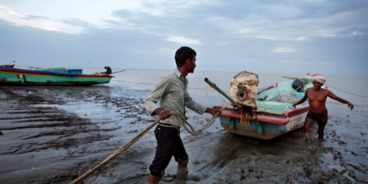 இலங்கை கடற்பரப்பில்  அத்துமீறி மீன்பிடியில் ஈடுபட்ட இந்திய மீனவர்கள் கைது!