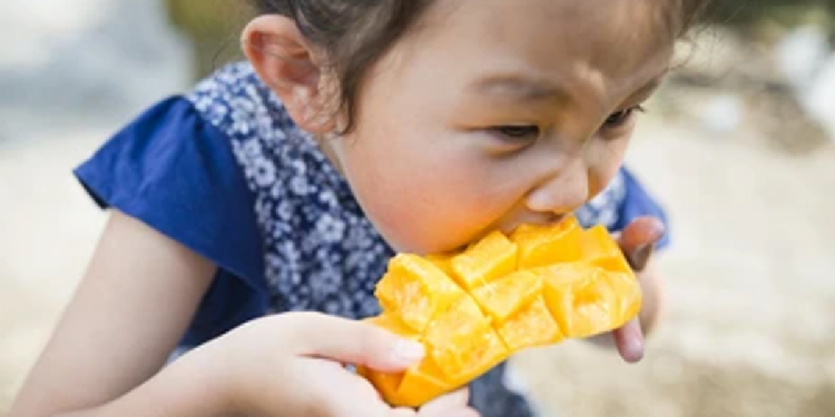 பற்களில் ஏற்ப்படும் பிரச்சினையை போக்கும் பழம்