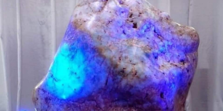 கின்னஸ் சாதனை படைத்துள்ள இலங்கையின் மாணிக்ககல்