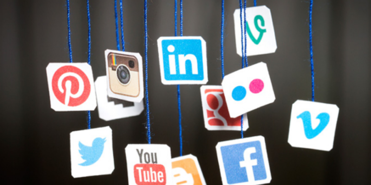 இலங்கை சமூக ஊடகங்களில் பெண்களின் பெயரில் உலாவரும் போலி கணக்குகள்!