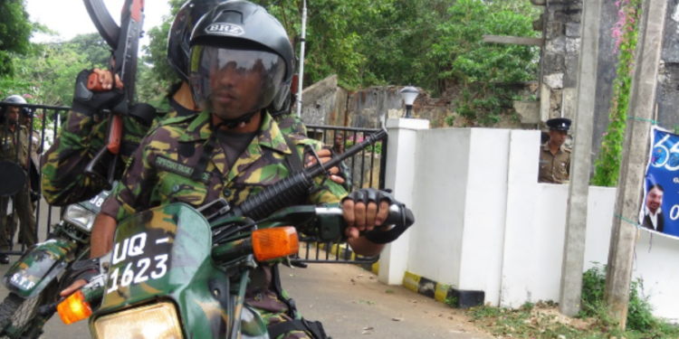 யாழில்  கஞ்சா வாங்க வந்த இளைஞனை கைது செய்த அதிரடிப் படையினர்