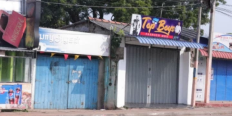 முல்லைத்தீவு வர்த்தக நிலையங்கள் மூடப்பட்டன!