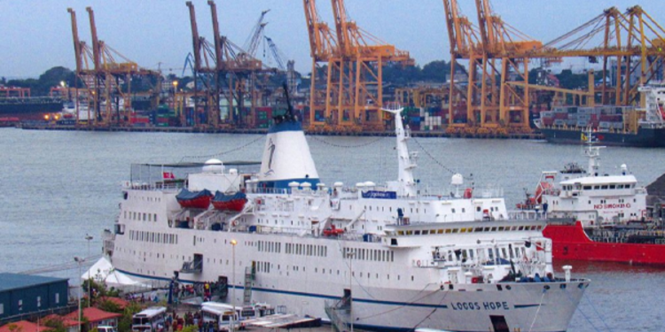 கொழும்பில் சேமித்தது வைக்கப்பட்டுள்ள கொள்கலன்களை அகற்றுமாறு உத்தரவு பிறப்பித்துள்ள அமைச்சர்!