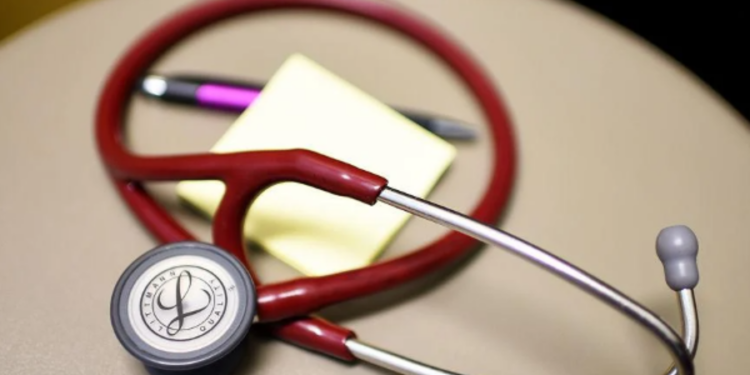 நாட்டை விட்டு வெளியேறும் வைத்தியர்களின் பெயர் கறுப்பு பட்டியலில் இணைப்பு!