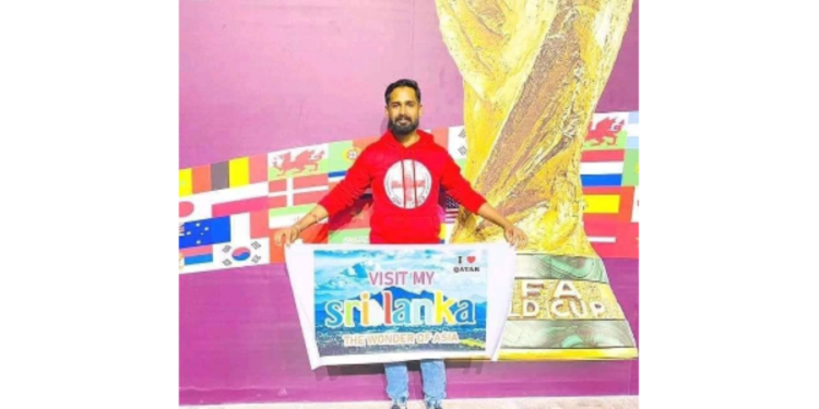 உலகக் கிண்ண காற்பந்து போட்டித்தொடரில் சர்வதேசத்தின் கவனத்தை ஈர்க்கும் வகையில் செயற்ப்பட்ட இலங்கை இளைஞன்