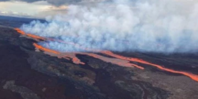 அமெரிக்காவில் 38 ஆண்டுகளுக்கு பின்னர் வெடித்த எரிமலை!