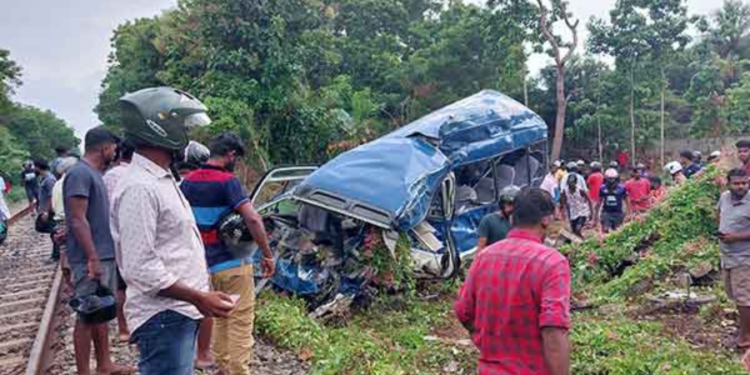 யாழ் அரியாலையில் இடம்பெற்ற கோர விபத்தில் சாரதி உயிரிழப்பு!