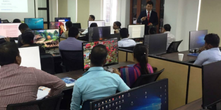 அரச ஊழியர்களின் சம்பளம் குறைக்கப்பட மாட்டாது!