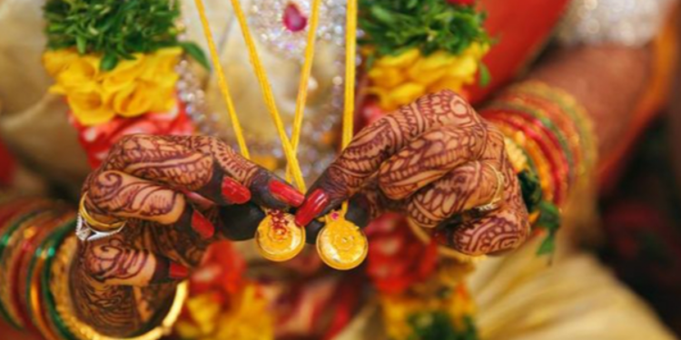 நான்கு ஆண்களை திருமணம் செய்து ஏமாற்றிய பெண்!