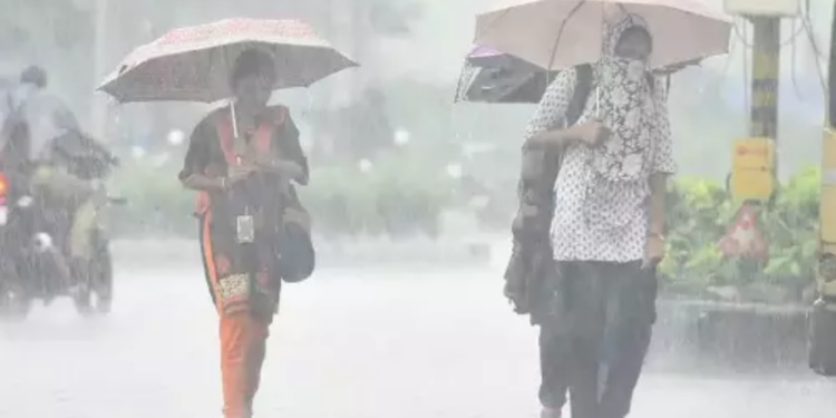 வங்கக் கடலில் ஏற்ப்பட்டுள்ள காற்றழுத்த தாழ்வு பகுதி  காரணமாக தமிழகத்திற்கு ஆரஞ்ச் எச்சரிக்கை  விடுப்பு!