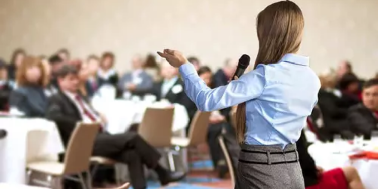 தொழில் வெற்றி பெற பேச்சுத் திறமையின் அவசியம்