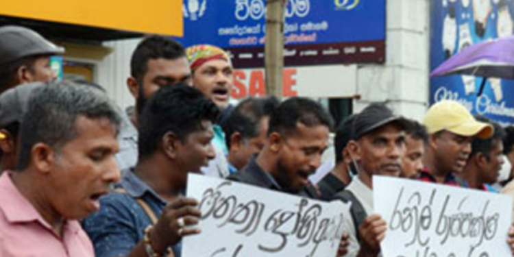 அரசிற்கு எதிராக கொழும்பின் பல்வேறு பகுதிகளில் ஆர்ப்பாட்டம்!