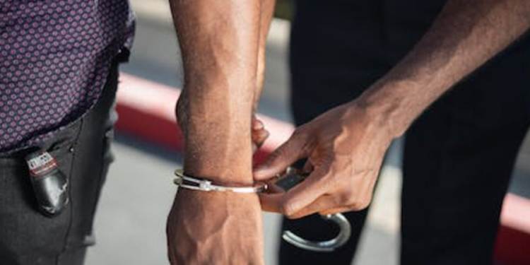 மூன்று விபச்சார விடுதிகளை நடாத்தி வந்த முன்னாள் இராணுவ சிப்பாய் ஒருவர் கைது!