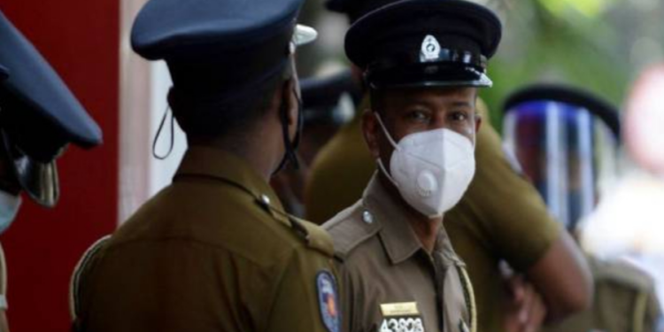 கொழும்பில் யுவதியின் அதிரடி நடவடிக்கையால் சிக்கிய கொள்ளையர்கள்