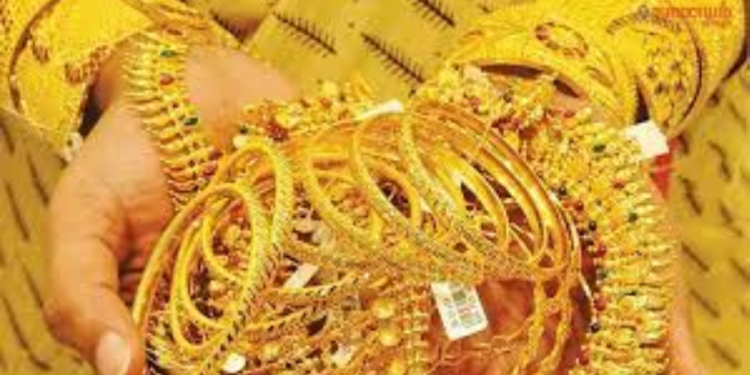 கட்டுநாயக்கா விமான நிலையத்தில் பெருந்தொகை தங்கத்துடன் நால்வர் கைது!