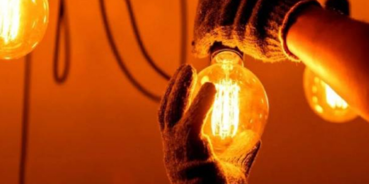 இலங்கையில் மின்சார பாவனையில் ஏற்ப்பட்டுள்ள பாரிய வீழ்ச்சி!