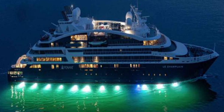 கொழும்பை நோக்கி வரும் பிரான்ஸ் சொகுசு கப்பல் ஒன்று