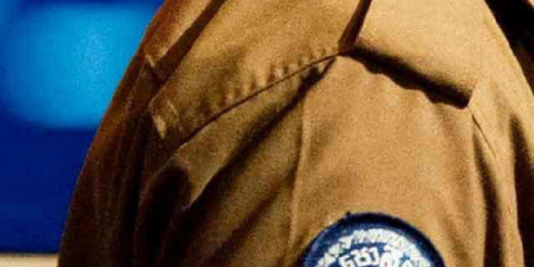 கொள்ளையில் ஈடுபட்ட பொலிஸ் உத்தியோகஸ்தர் உட்பட மூவர் கைது!