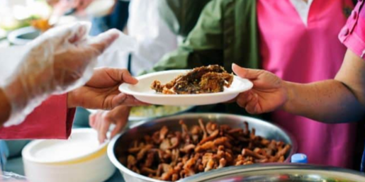 இலங்கையில் வறுமையால் குழந்தைகளுக்கு  நஞ்சூட்டிய தாய்!