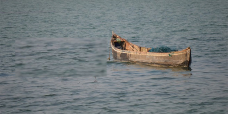யாழ் மருதங்கேணி கடற்பரப்பில் பயணிகளுடன்  தத்தளித்த படகு ஒன்று மீட்பு!