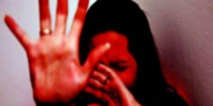 ஆடை தொழிற்சாலையில் பணிப்புரியும் பெண் ஒருவர் கடத்தல்!