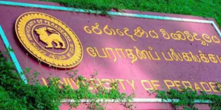 பல்கலைக்கழகம் ஒன்றினுள் மது போதையில் அட்டகாசம் செய்த மாணவன்