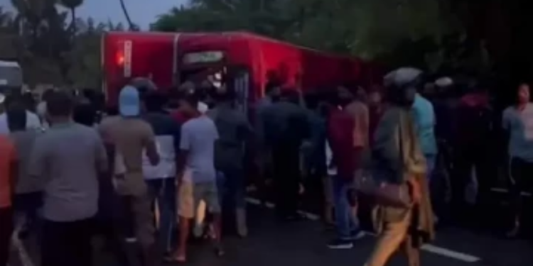 பளையில் விபத்திற்கு உள்ளான பேருந்தின் சாரதி தொடர்பில் நீதிமன்றம் பிறப்பித்துள்ள உத்தரவு!