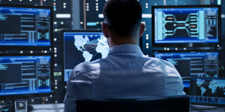 கையடக்க தொலைபேசி மூலம் மோசடியில் ஈடுபட்டவர்கள் கைது!