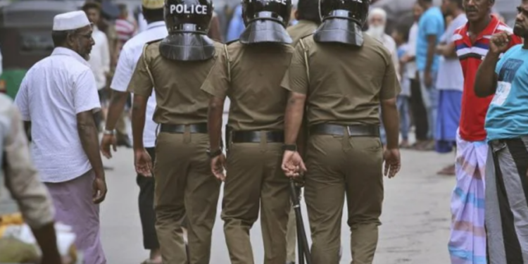 மனைவியை கூரிய ஆயுதத்தால் தாக்கி கொன்ற கணவன்