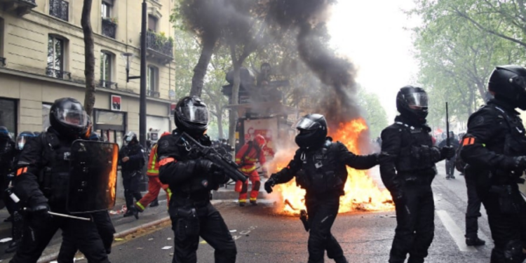 பாரிசில் இரண்டாவது நாளாக தொடரும் வன்முறை!