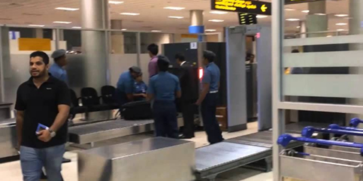 2021 ஆம் ஆண்டில் இருந்து மூன்று லட்சத்திற்கும் அதிகமானோர் நாட்டை விட்டு வெளியேறியுள்ளனர்!