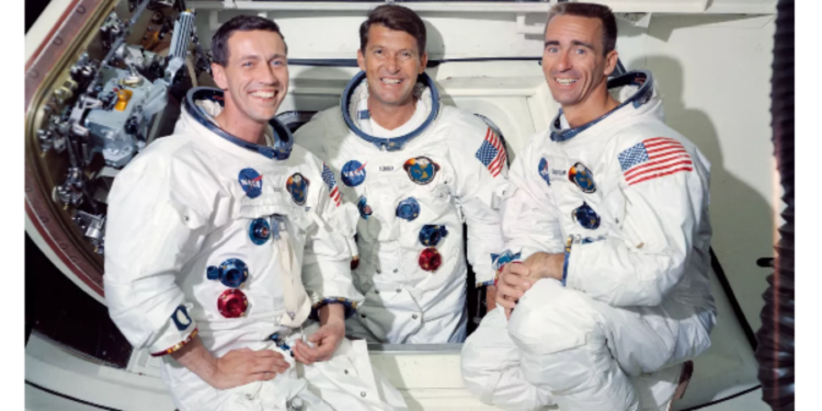 விண்வெளிக்கு சென்று வந்த முதல் அமெரிக்க விண்வெளி வீரர் மரணம்!