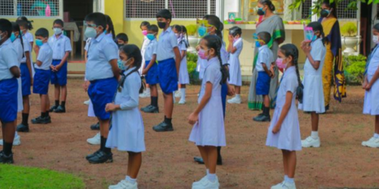 பாடசாலை மாணவர்களுக்கான சீருடை குறித்து வெளியாகியுள்ள செய்தி!