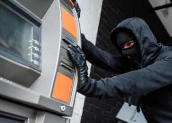 நேற்றிரவு ATM இயந்திரமொன்​றை தூக்கிச் சென்ற கும்பல்!