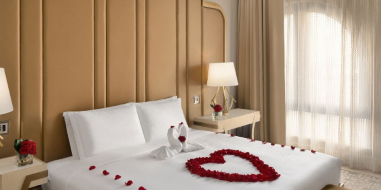 யாழ் ஹோட்டலில் தங்கியிருந்த இந்திய திருமண ஜோடி ஒன்றின் புகைப்படம் வெளியானதில் அதிர்ச்சி!