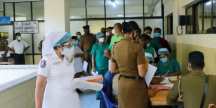 கொழும்பு தேசிய வைத்தியசாலையில் சுகாதார உதவியாளராக கடமையாற்றும் பெண் ஒருவர் போதைப் பொருட்களுடன் கைது!