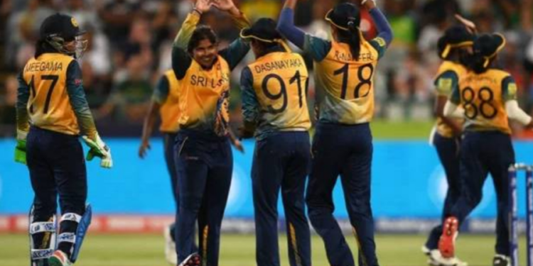ஐசிசி மகளிர் டி20 உலகக் கிண்ண கிரிக்கெட் தொடரில் தென்னாபிரிக்காவை வீழ்த்தி சாதனை படைத்தது இலங்கை அணி
